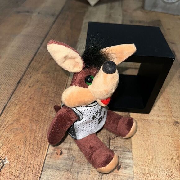 NBA San Antonio Spurs Coyote 2! Mascot Stuffed Animal w/Jersey Curto Toy - Picture 3 of 8